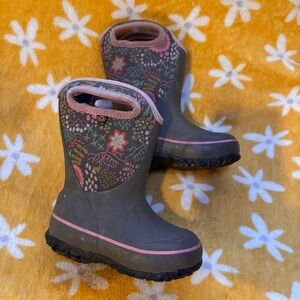 Bogs floral toddler size 8 boots